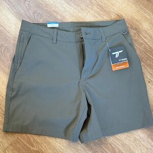 Columbia Men's Khaki Flat Front Shorts